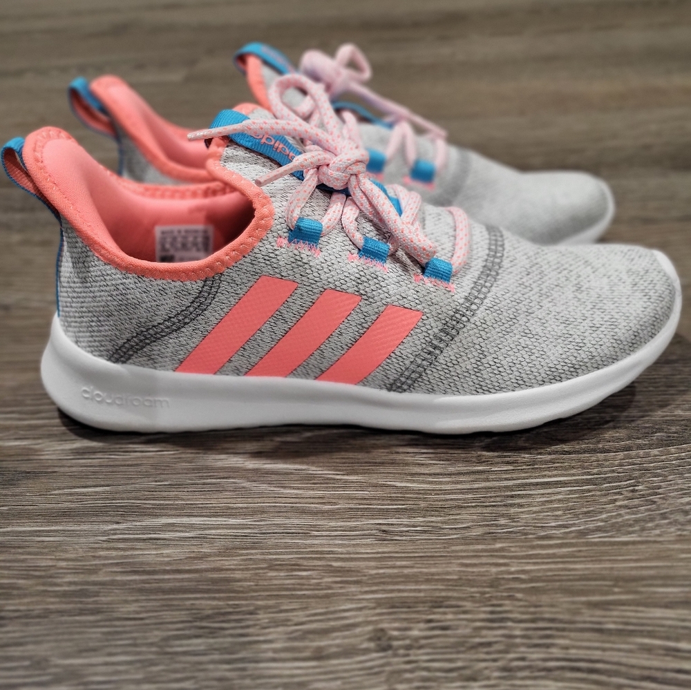 Adidas Cloudfoam tennis shoes